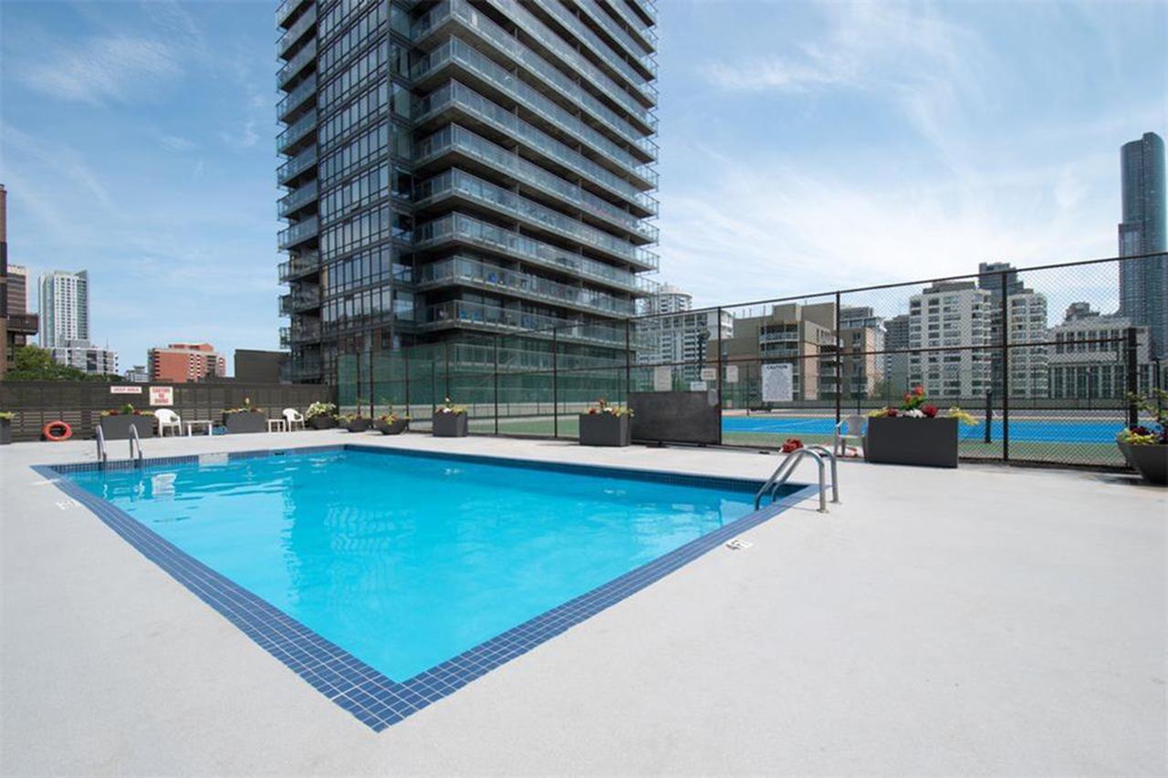 Yonge And Wellesley Apartments Toronto Exterior photo